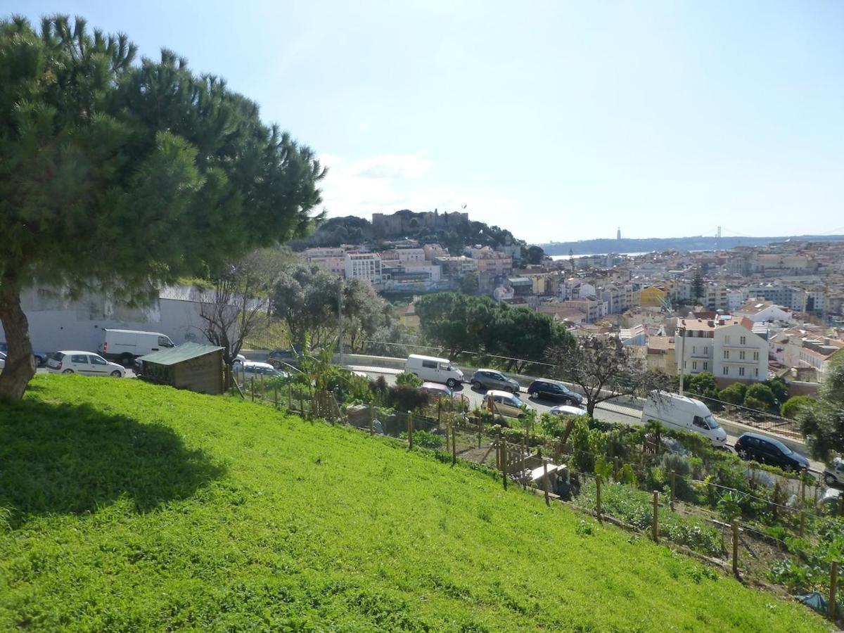 Charming Equipped Ac Lift Parking 4p Apartment Lissabon