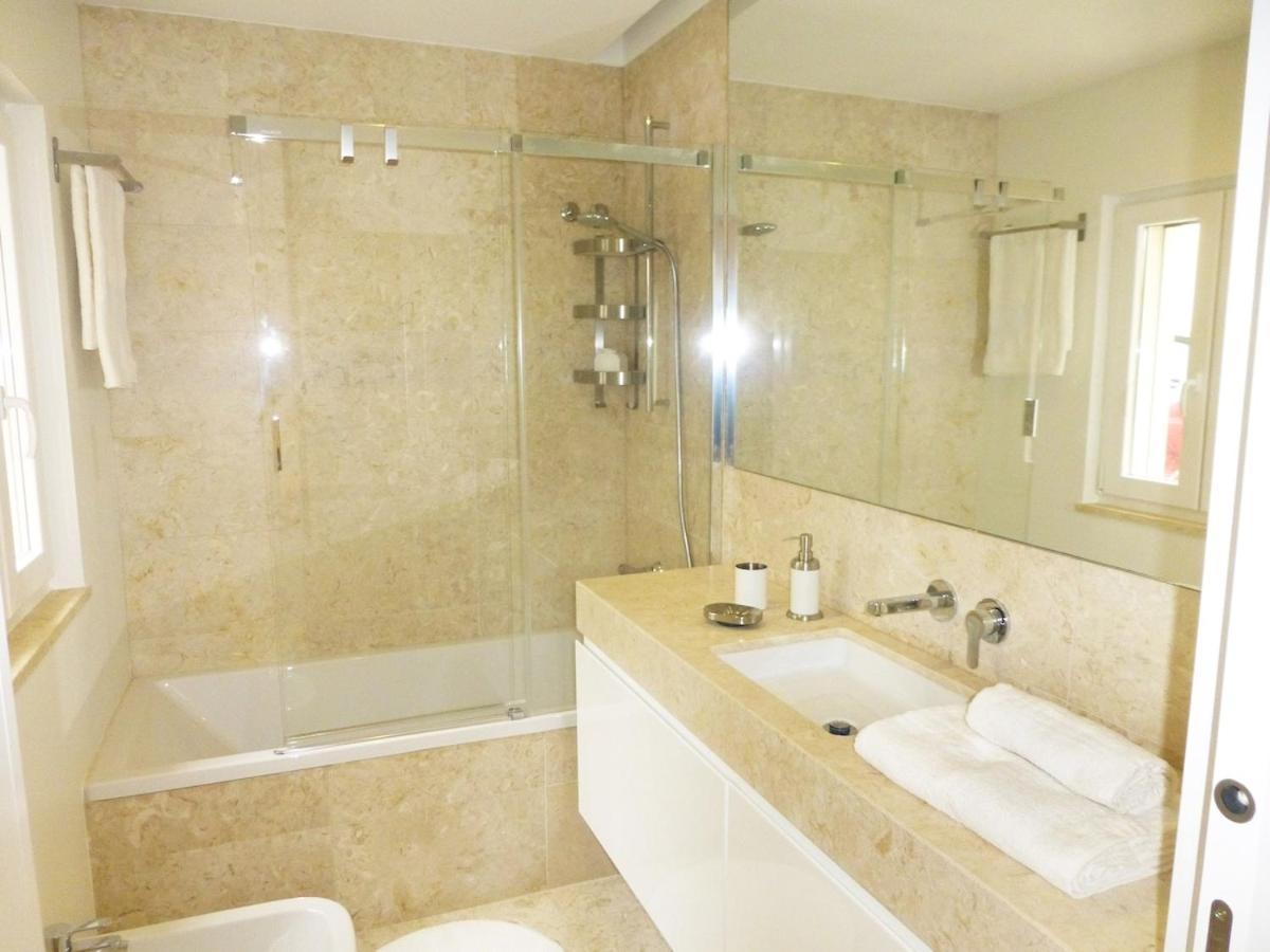 Charming Equipped Ac Lift Parking 4p Apartment