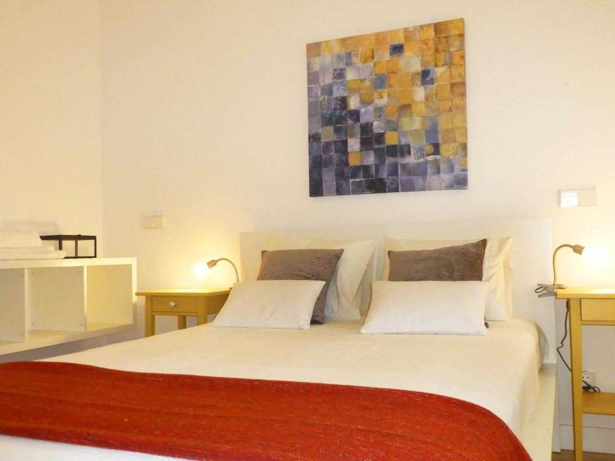 Charming Equipped Ac Lift Parking 4p Apartment Lissabon