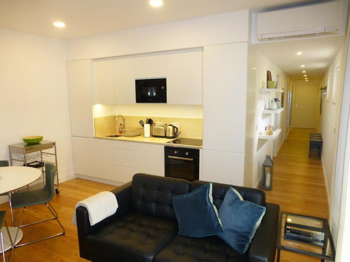Charming Equipped Ac Lift Parking 4p Apartment