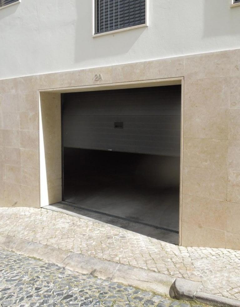 Charming Equipped Ac Lift Parking 4p Apartment